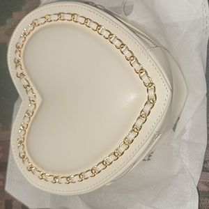 Heart with chain outline zipper purse crossbody